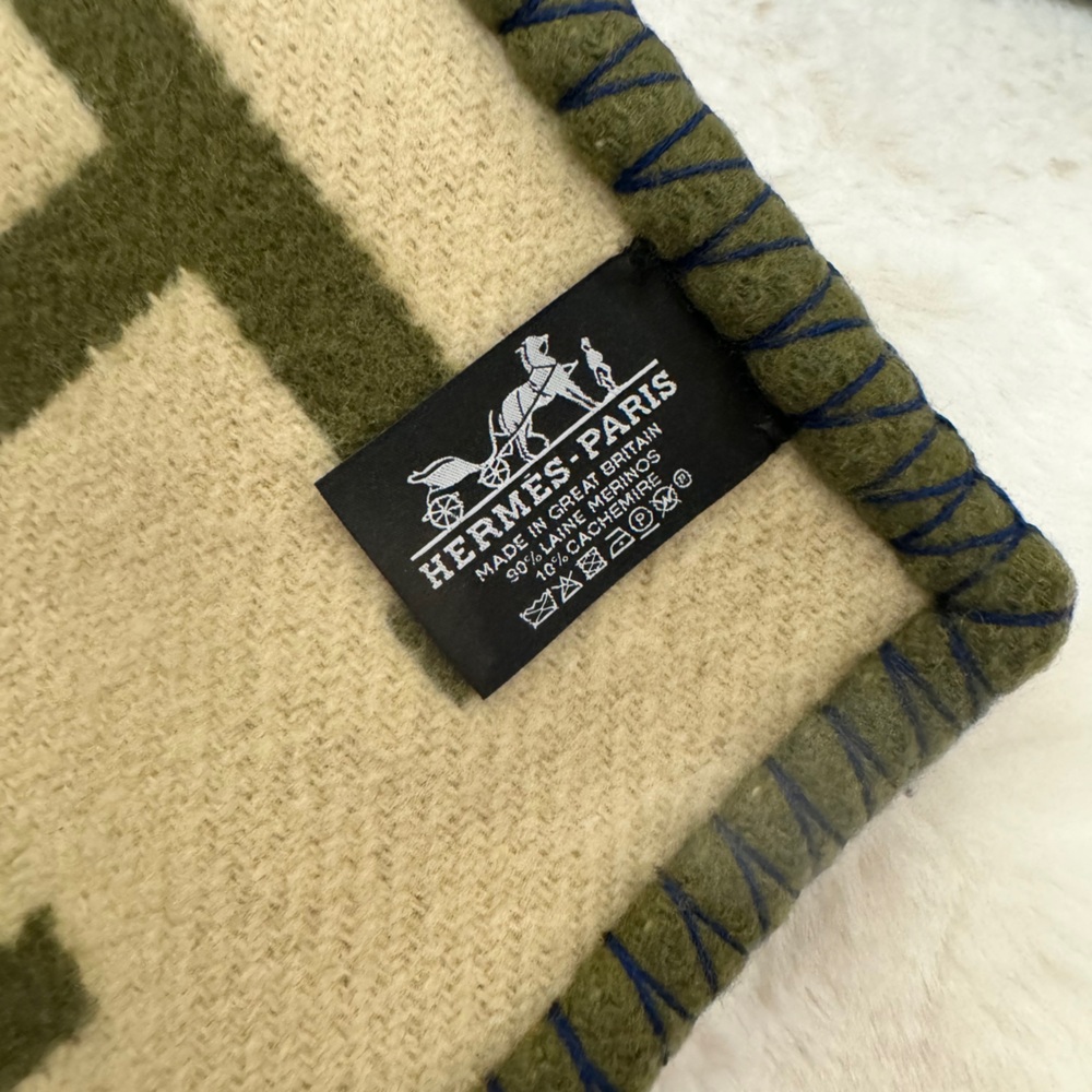 Hermes Avalon III throw blanket - Picture 5 of 6